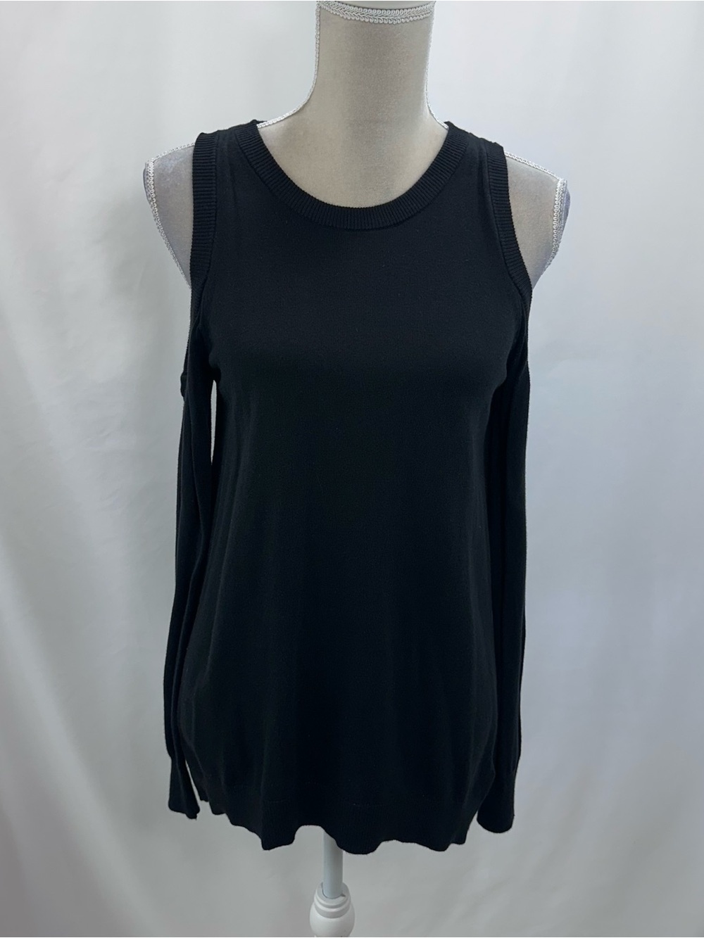 MICHAEL Michael Kors Black Cold-Shoulder Knit Tank Sweater - Picture 2 of 8